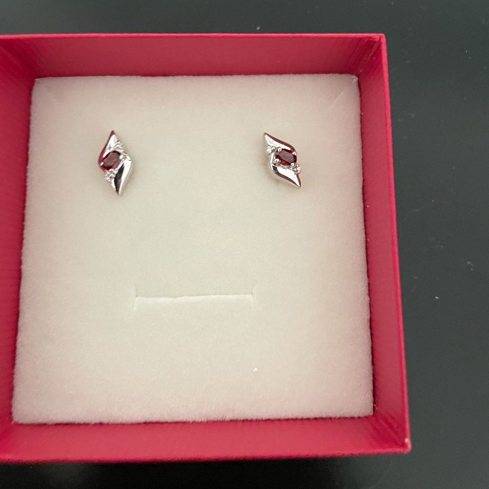 Brand new 14k white gold garnet earrings